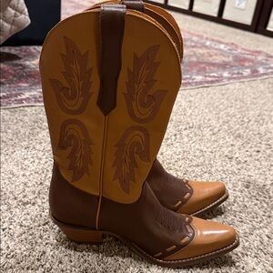 Dingo Brown and Tan Western Cowboy Boots size 7.5 never worn